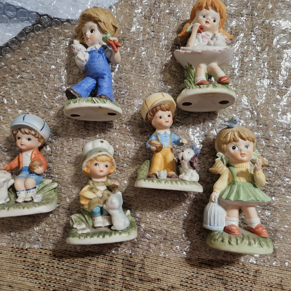 Little doll figurines